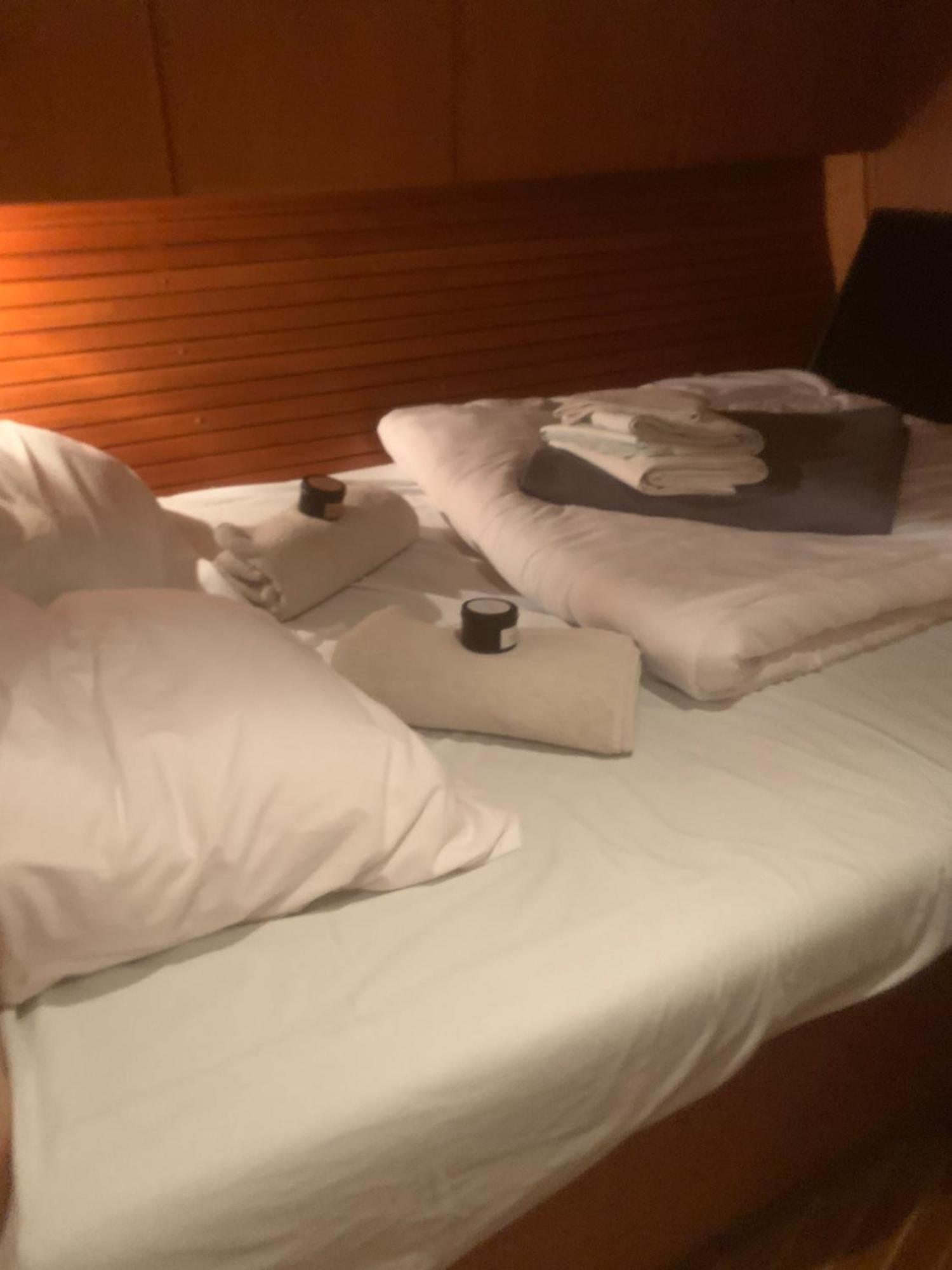 Nuit Sur Un Bateau Hotel La Rochelle  Exterior photo
